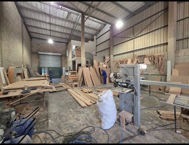 265M² WAREHOUSE TO LET IN STORMILL